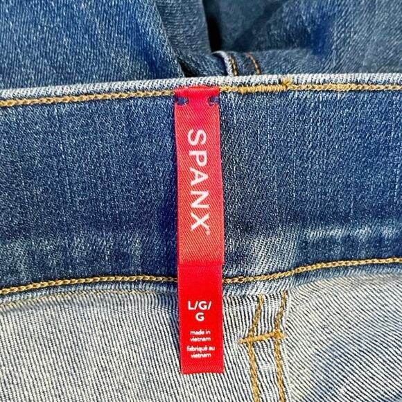 Spanx Flare Leg Pull-On Jeans Vintage Indigo Wash Size Large Regular - Picture 3 of 7